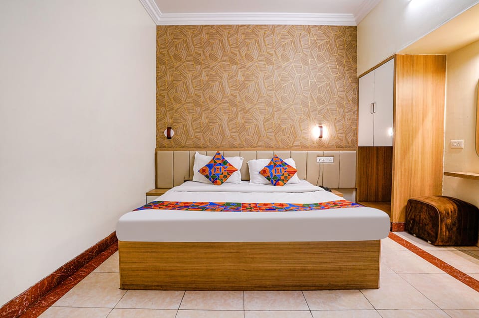 Egyptian cotton sheets, premium bedding, in-room safe, free WiFi