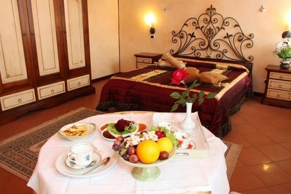 Double Room | Room service - dining