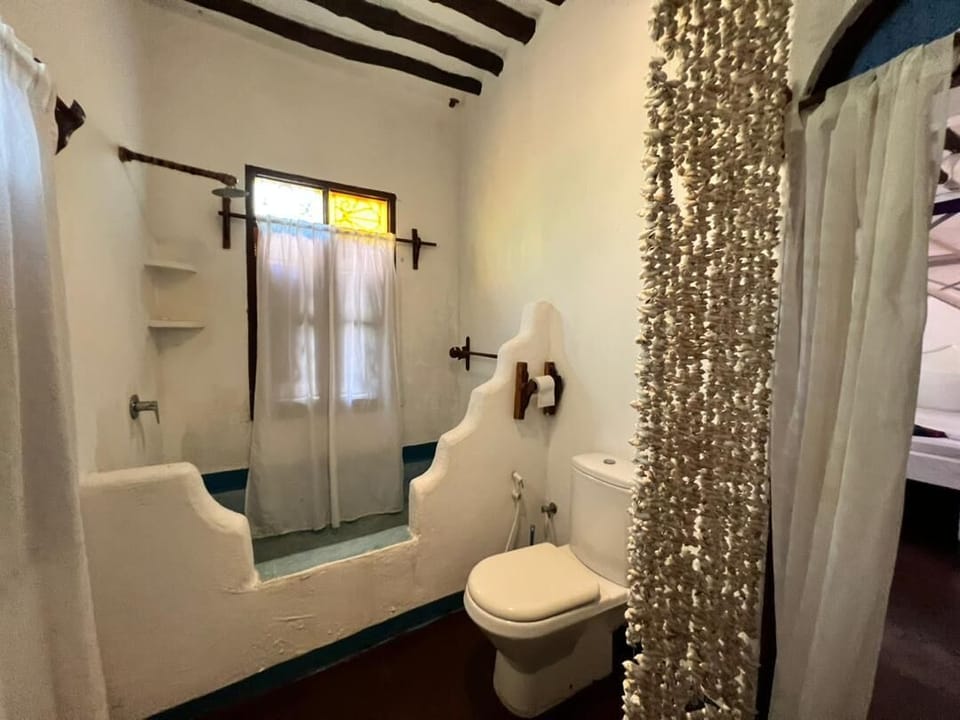Comfort Double Room Single Use | Bathroom | Bathrobes, towels, soap, toilet paper