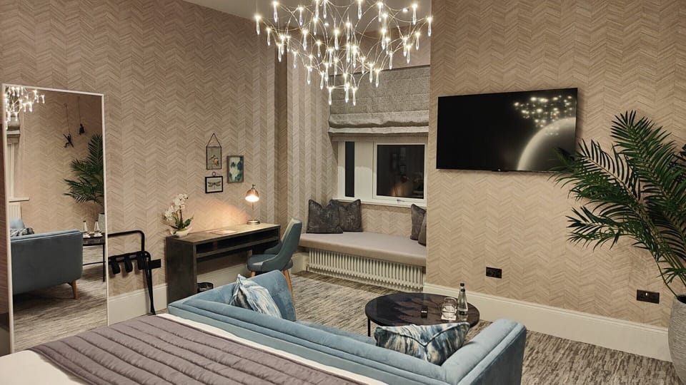 Luxury Double Room | 1 bedroom, in-room safe, desk, blackout drapes