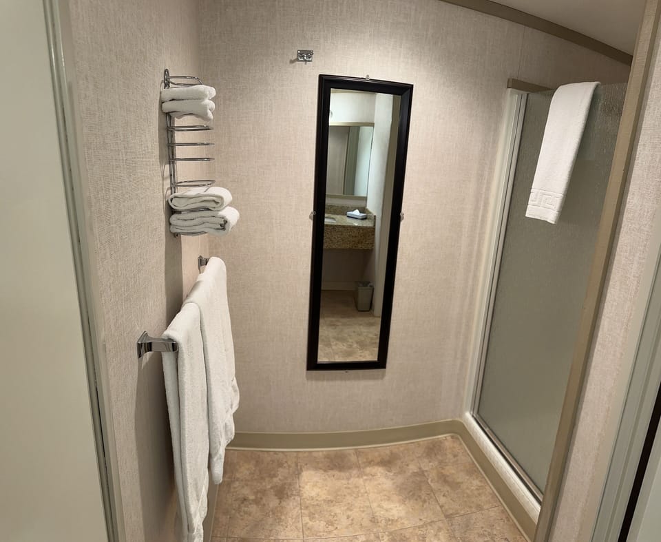 Room, 1 Bedroom | Bathroom | Towels, shampoo