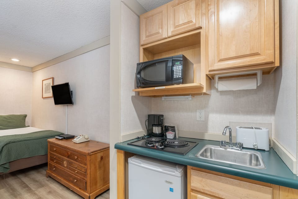 Room, 1 Bedroom | 1 bedroom, free WiFi