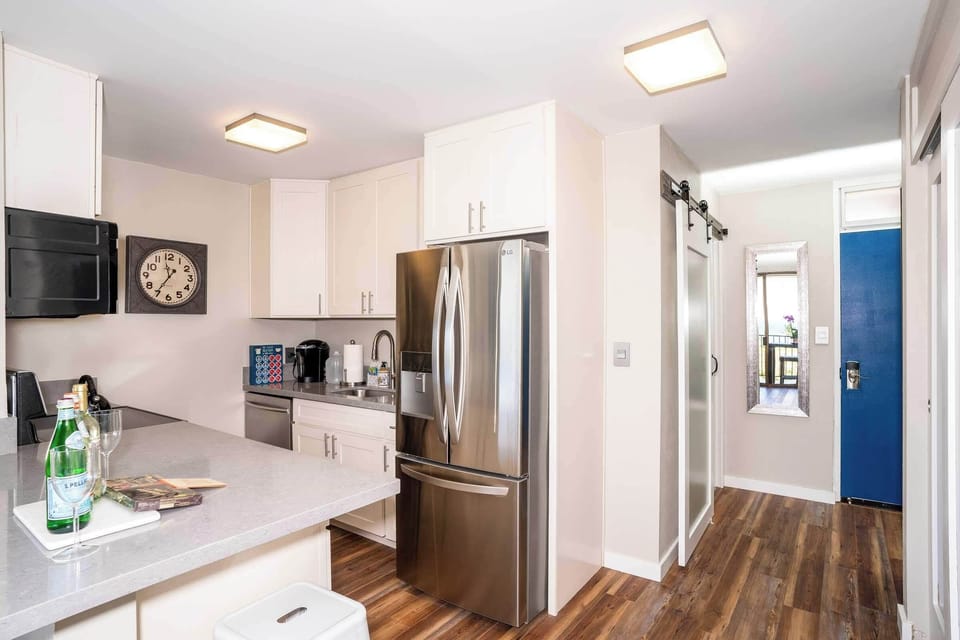 Luxury Condo | Private kitchen | Full-size fridge, microwave, oven, stovetop