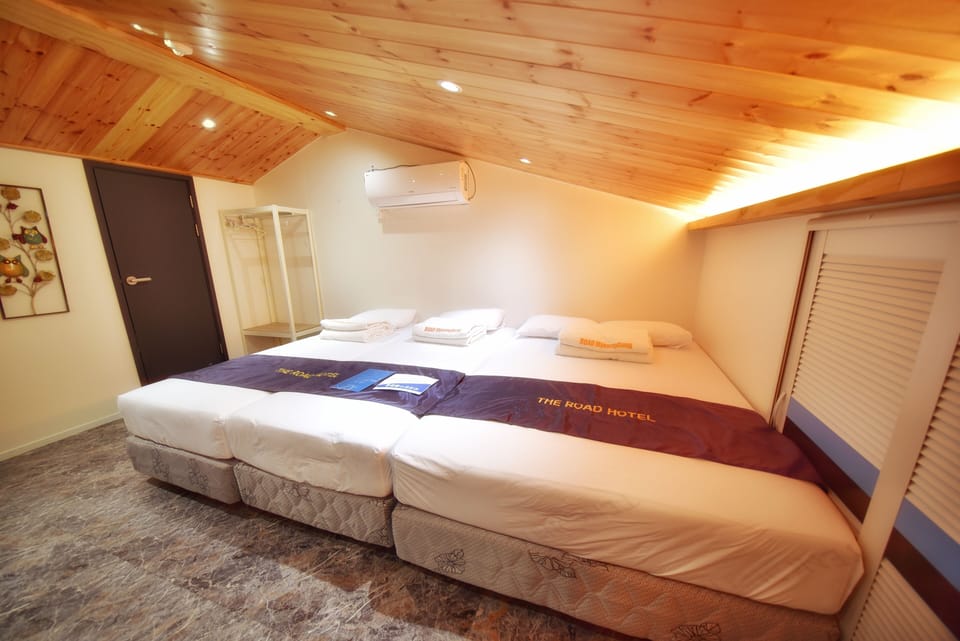 Basic Quadruple Room | Blackout drapes, soundproofing, iron/ironing board, free WiFi