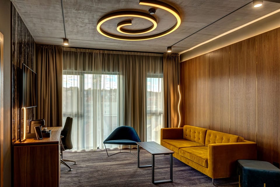 Junior Suite | Living area | 110-cm Smart TV with digital channels, heated floors