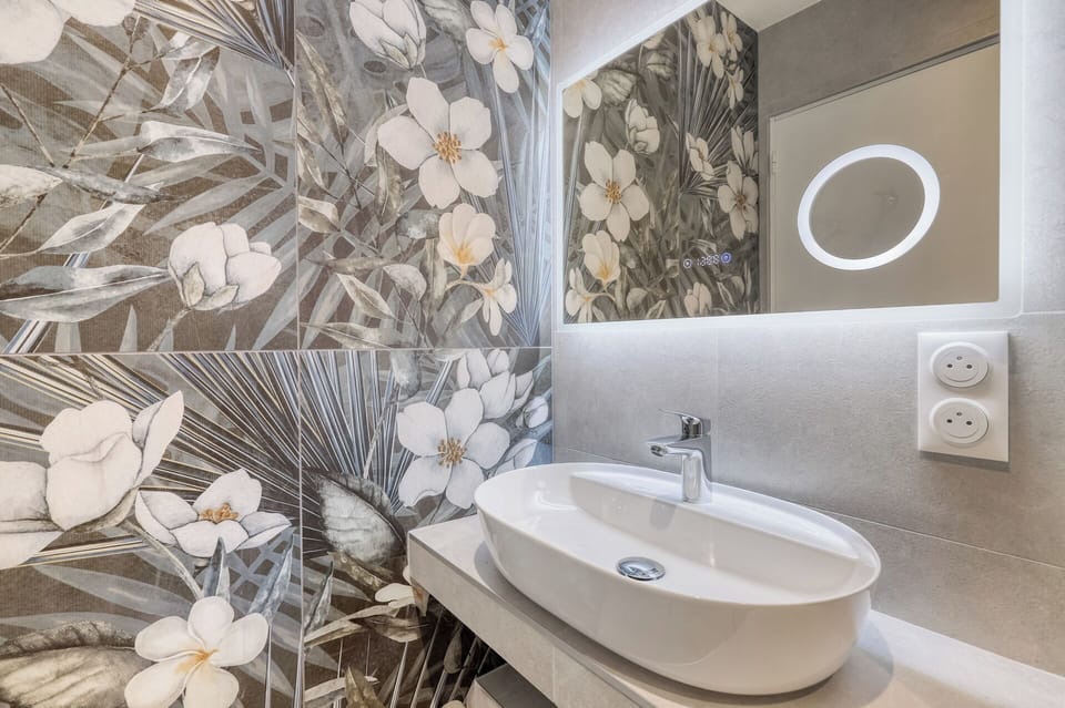 Superior Double or Twin Room, Partial Sea View | Bathroom | Shower, rainfall showerhead, hair dryer, soap