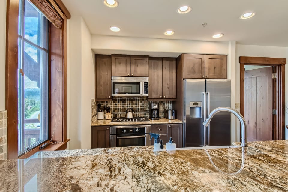 Condo, 3 Bedrooms | Private kitchen | Coffee/tea maker, fridge, oven, toaster