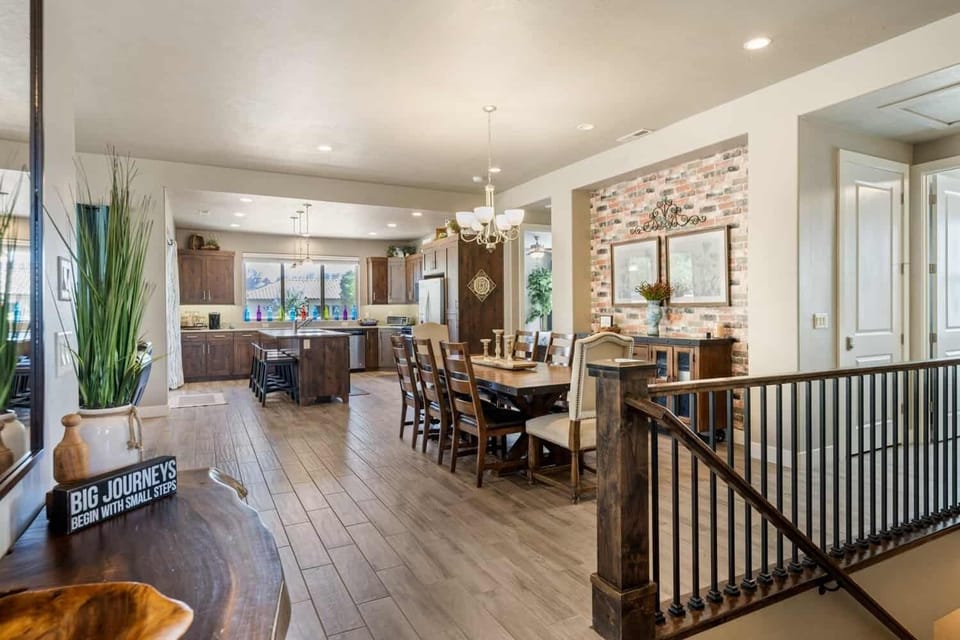 House, Multiple Bedrooms | Dining