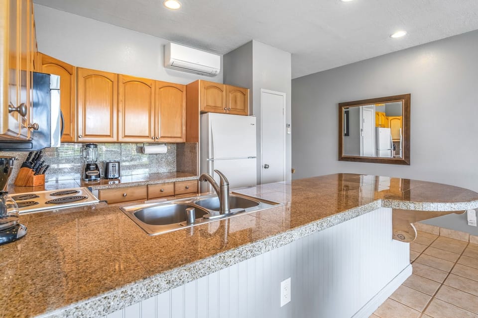 Condo, 1 Bedroom | Private kitchen | Coffee/tea maker, fridge, oven, toaster