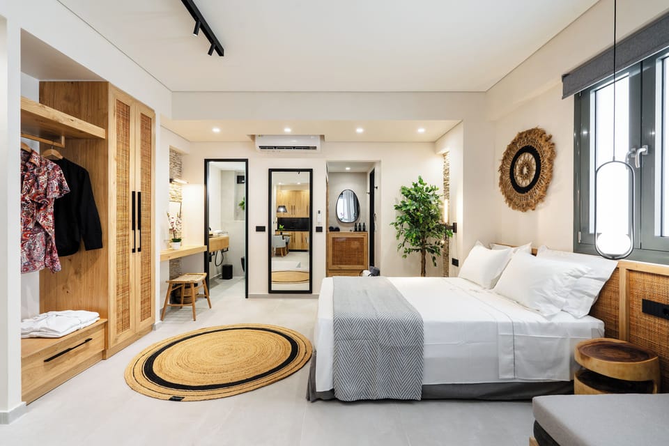 Executive Suite, Hot Tub | Premium bedding, memory foam beds, in-room safe, blackout drapes