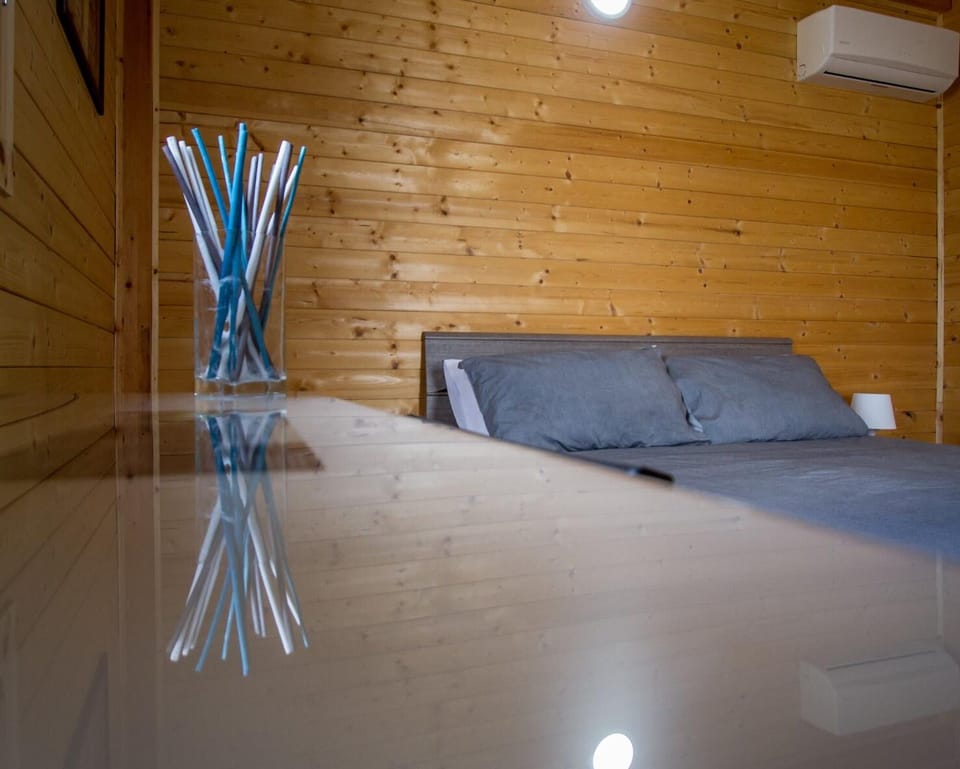 Bungalow | 2 bedrooms, desk, laptop workspace, travel crib