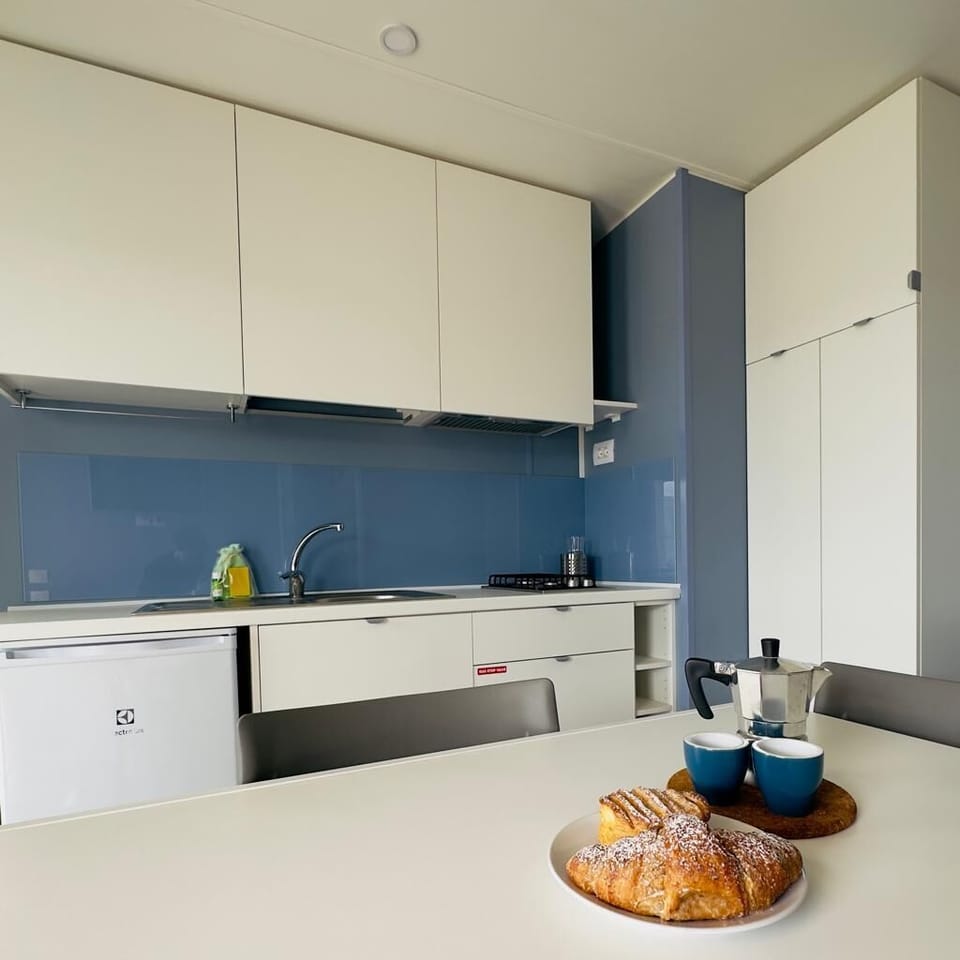 Deluxe Mobile Home | Private kitchen | Full-size fridge, stovetop, cookware/dishes/utensils