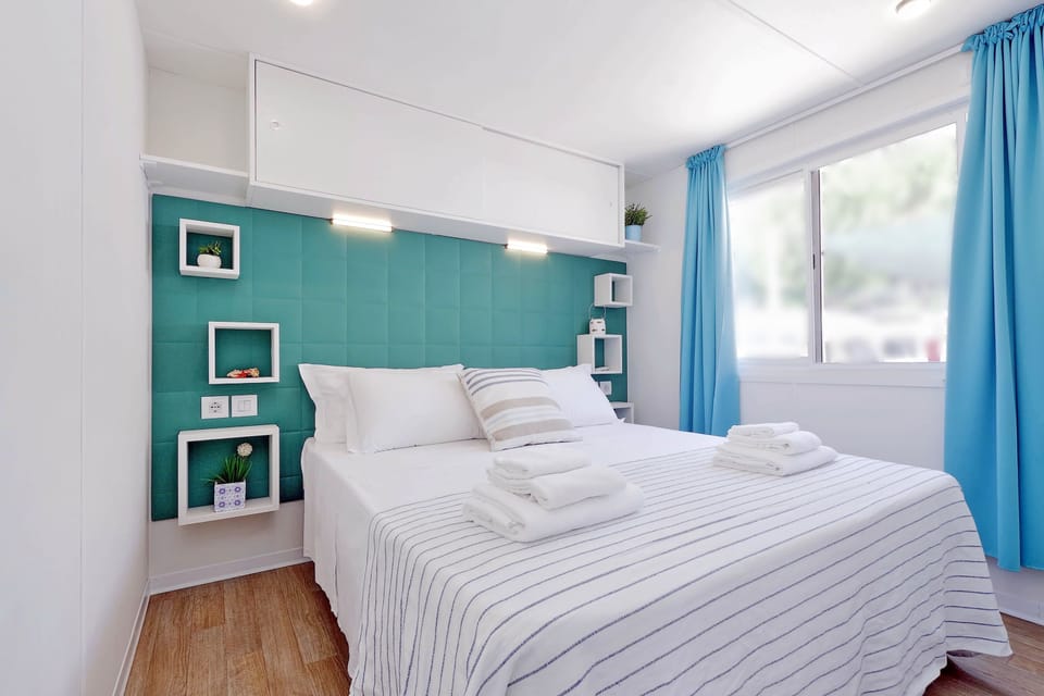 Superior Mobile Home, 2 Bedrooms, Sea View | Premium bedding, WiFi, bed sheets