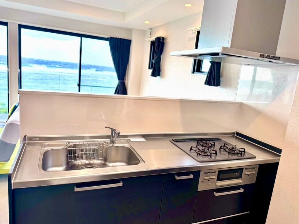 Panoramic House | Private kitchen | Fridge, microwave, stovetop, electric kettle
