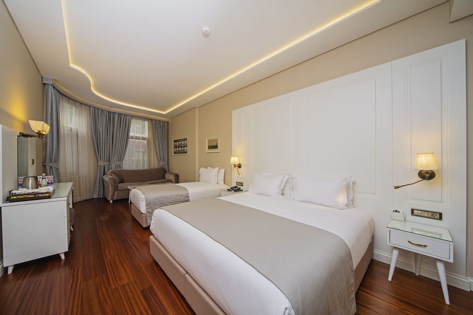 Deluxe Triple Room | Minibar, in-room safe, desk, soundproofing