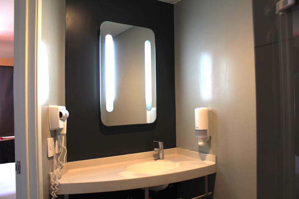 Shower, eco-friendly toiletries, hair dryer, towels
