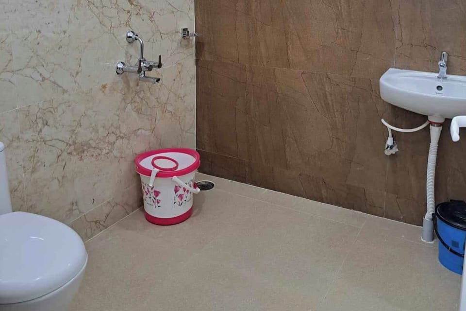 Shower, towels