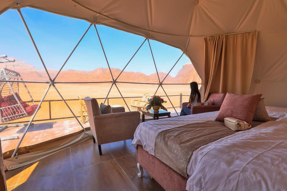 Minibar, soundproofing, bed sheets
