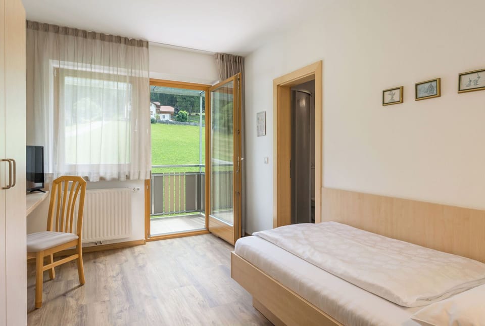 Standard Single Room, 1 Twin Bed | In-room safe, desk, laptop workspace, soundproofing