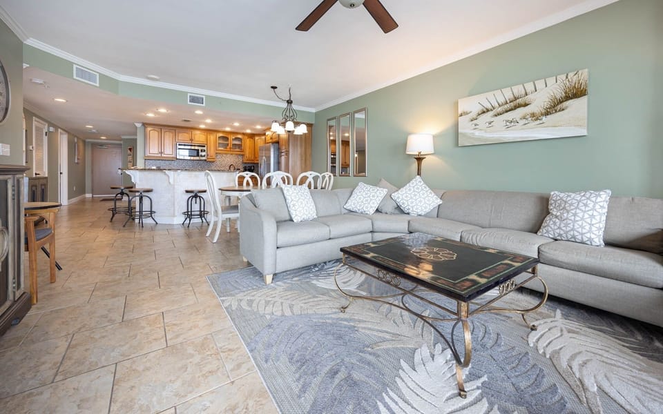 Condo, 3 Bedrooms | Living area