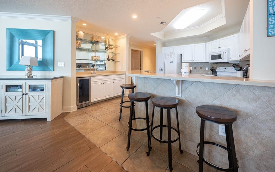 Condo, 3 Bedrooms | Private kitchen | Coffee/tea maker, fridge, oven