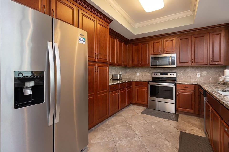 Condo, 3 Bedrooms | Private kitchen | Coffee/tea maker, fridge, oven