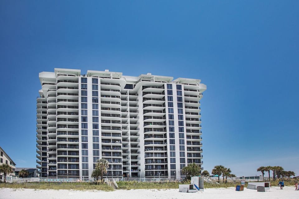 Condo (3 Bedrooms) | Property amenity