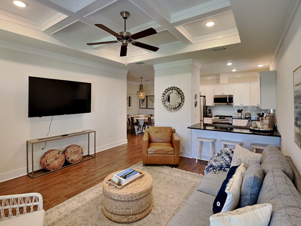 House, Multiple Beds, Pool Access, Pool View | Living area | TV