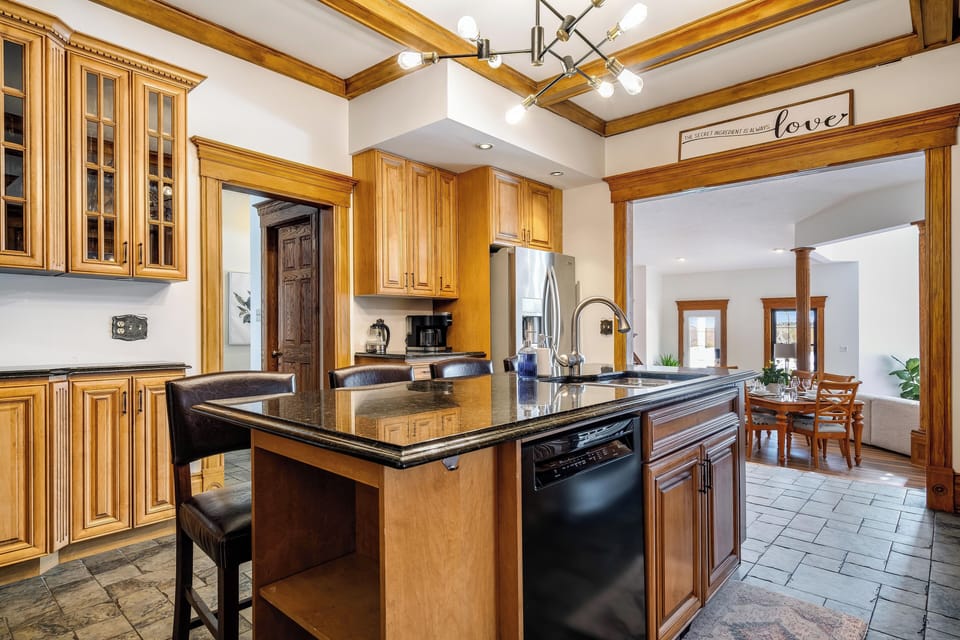 Premium Suite | Private kitchen | Paper towels