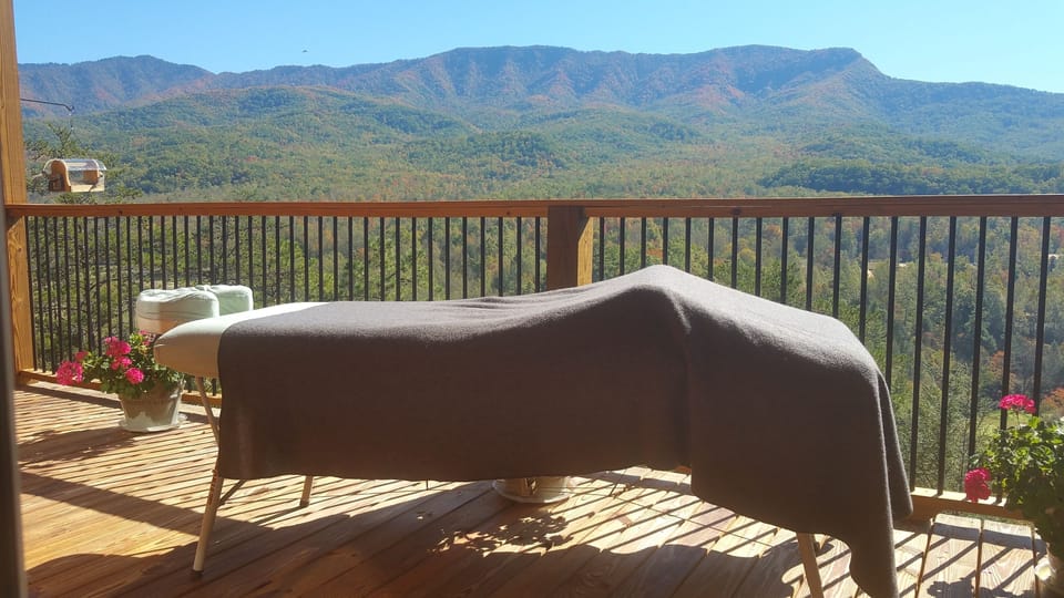 Honeymoon Hills Gatlinburg Cabin Rentals Cabin in Gatlinburg