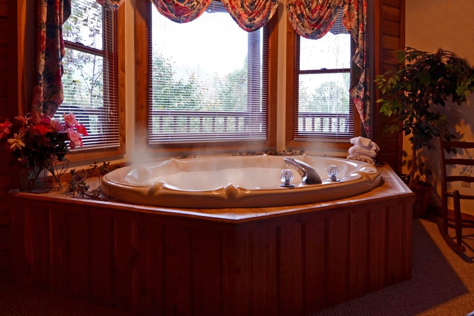 Honeymoon Hills Gatlinburg Cabin Rentals Cabin in Gatlinburg