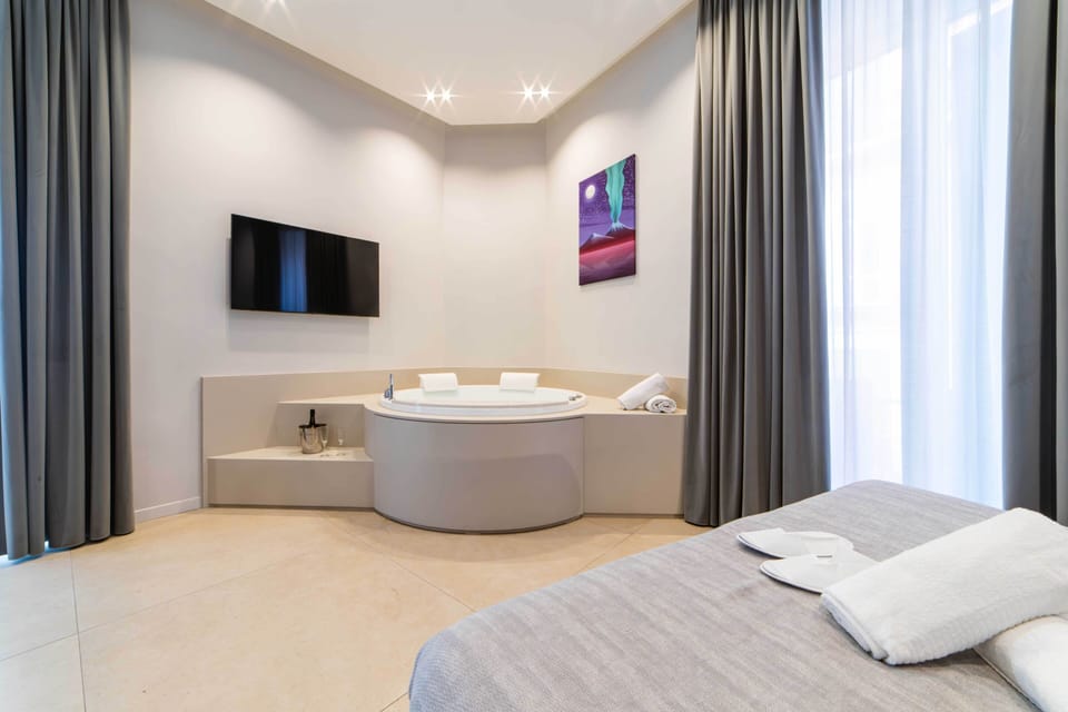 Luxury Double or Twin Room, Hot Tub | Premium bedding, down comforters, memory foam beds, minibar