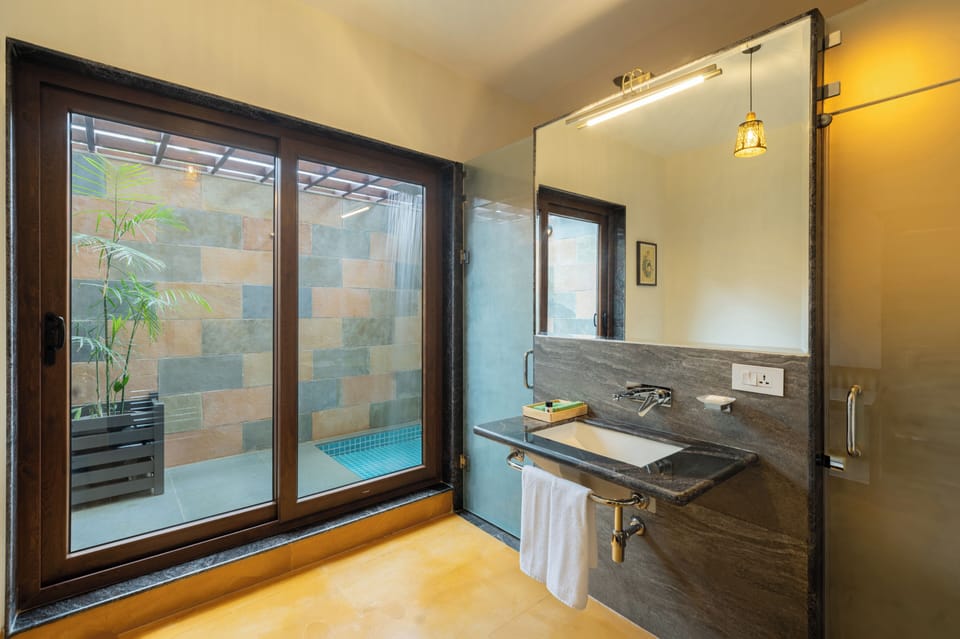 Luxury Pool Suite Room | Bathroom | Shower, rainfall showerhead, designer toiletries, hair dryer