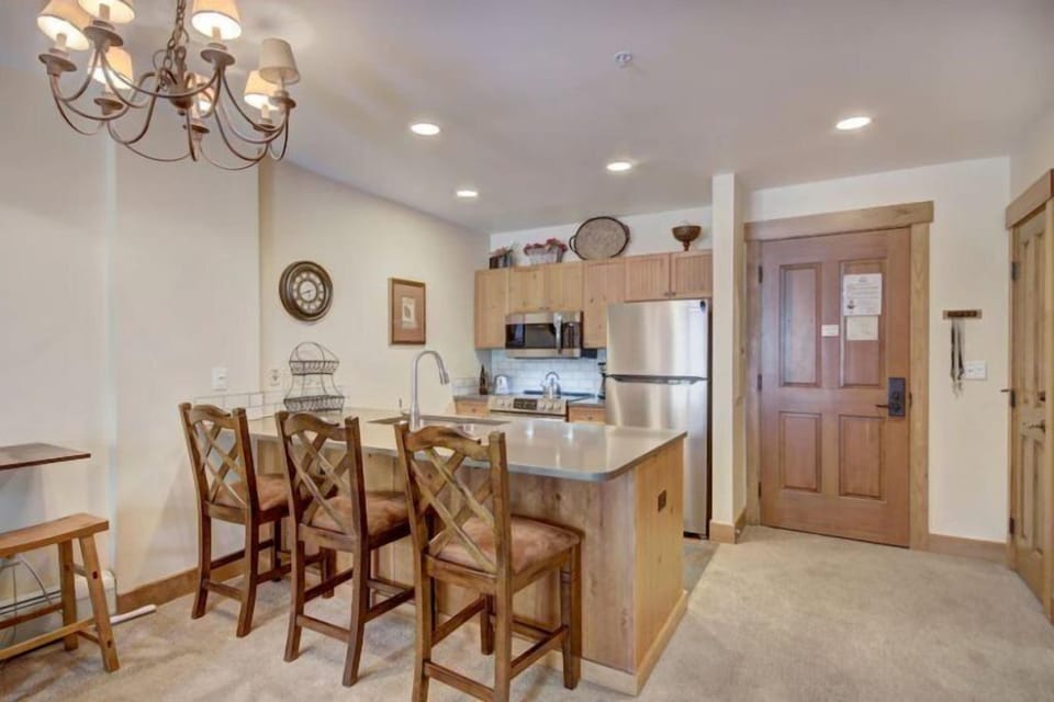 Condo (1 Bedroom Condo at The Springs in Riv) | Exterior