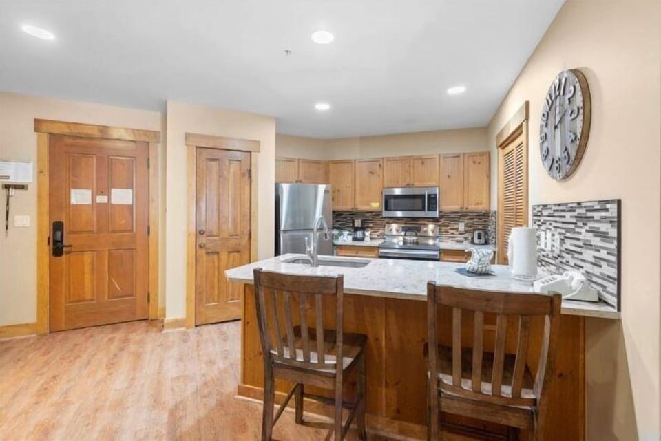 Condo (2 Bedroom Condo at The Springs in Riv) | Exterior