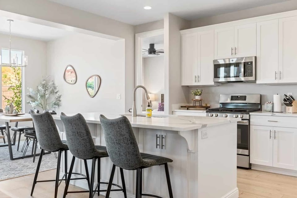 House, 5 Bedrooms | Private kitchen | Fridge, oven, coffee/tea maker, toaster