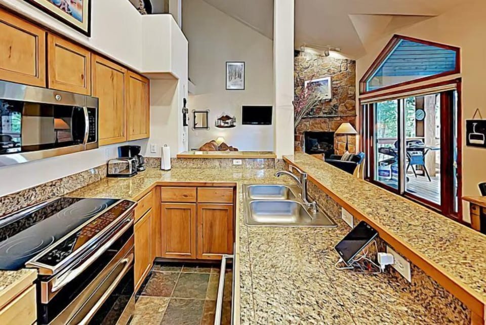 Condo (Peak 8, Spacious 2 Bedroom Rental - h) | Exterior