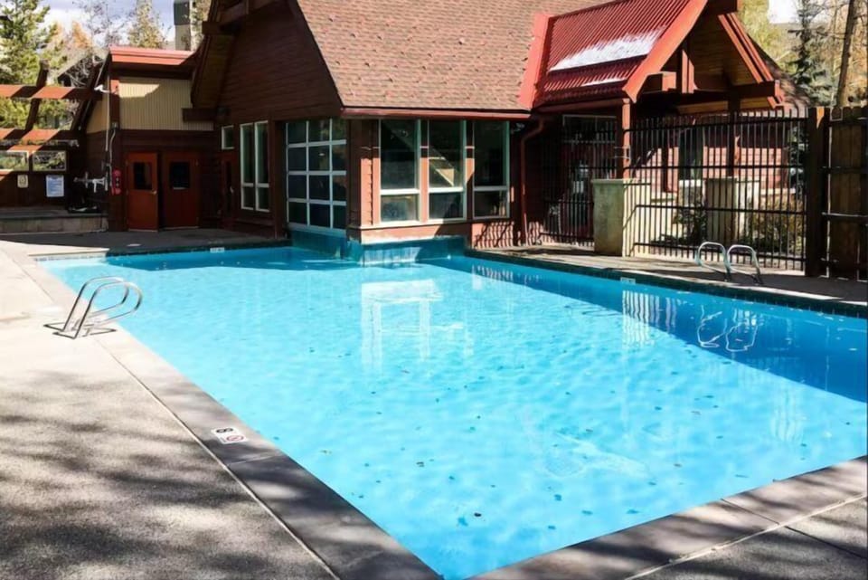 Condo (Peak 8, Spacious 2 Bedroom Rental - h) | Exterior