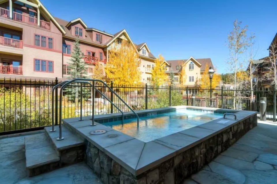 Condo (Luxury 3 Bedroom Water House on Main ) | Exterior