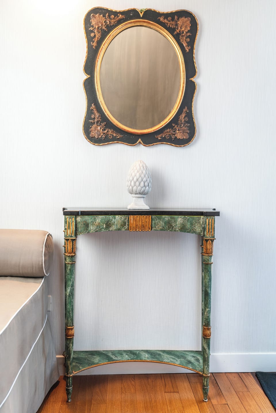 Deluxe Suite | Minibar, in-room safe, desk, soundproofing