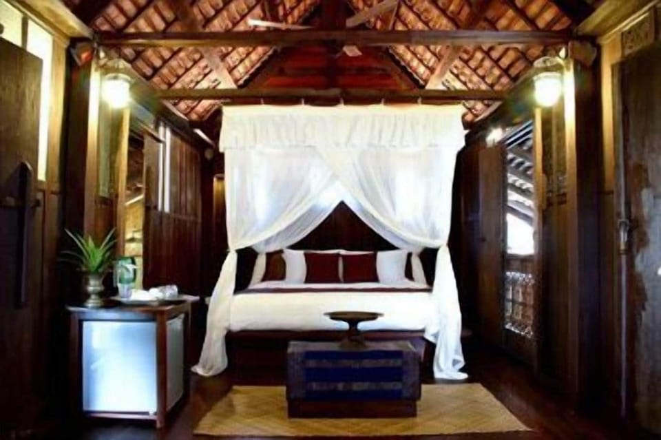 Deluxe Villa | Minibar, desk, rollaway beds
