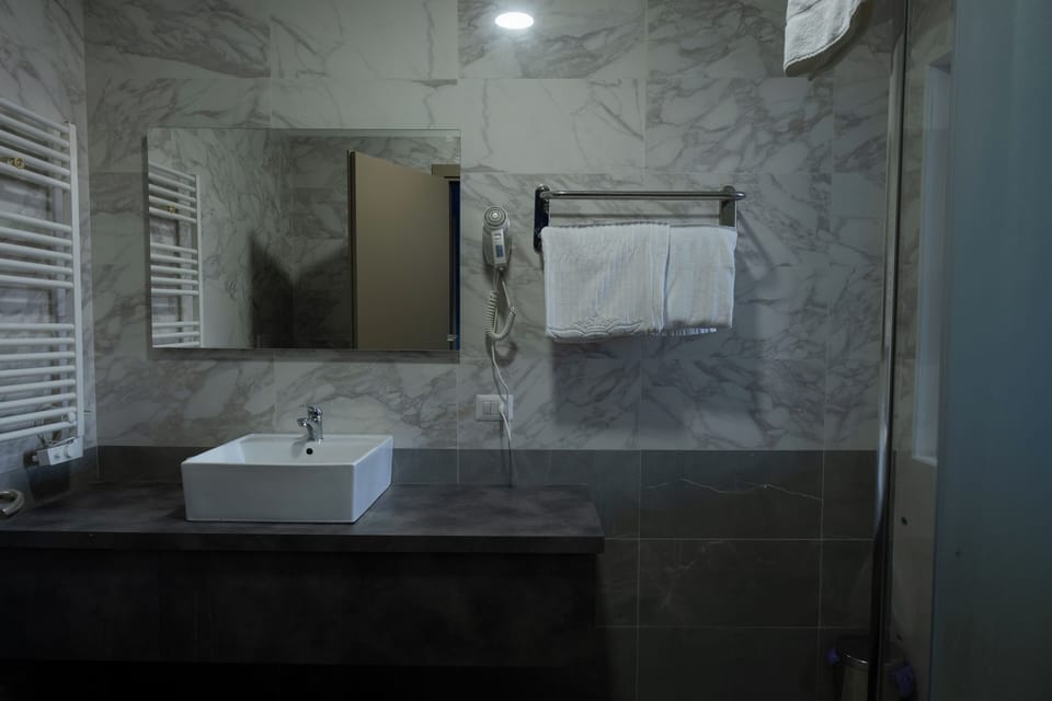 Comfort Double Room | Bathroom | Slippers