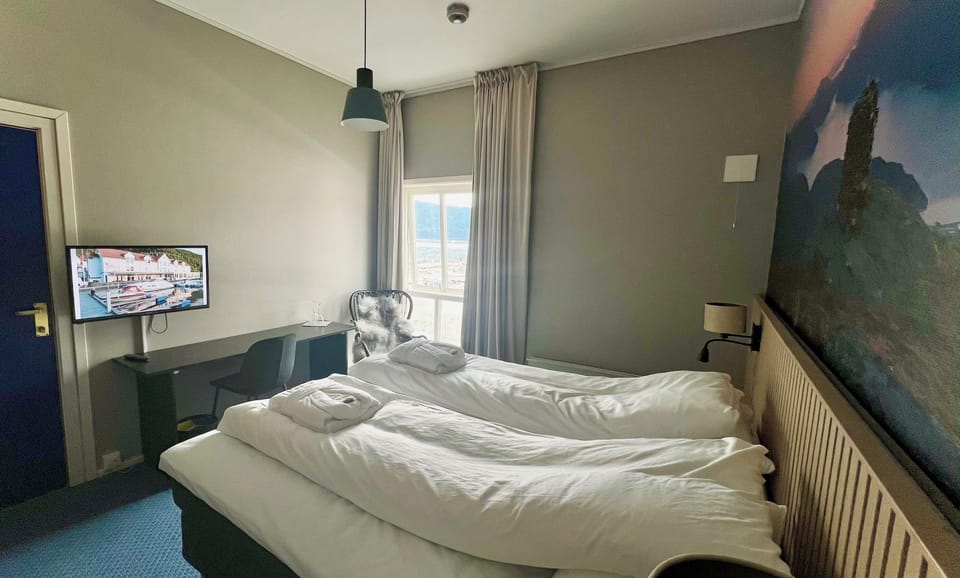 Exclusive Double Room | Desk, travel crib, free WiFi, bed sheets