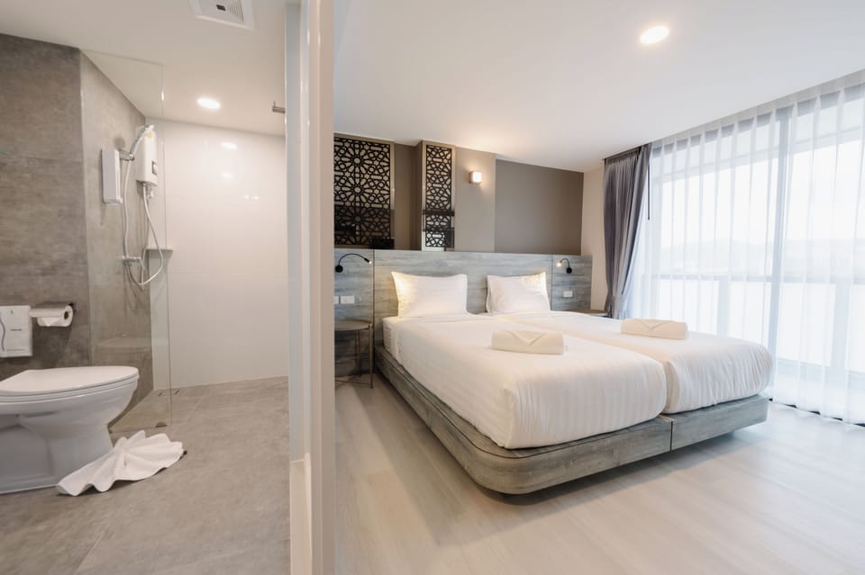 Standard Twin Room, River View | Desk, free WiFi, bed sheets