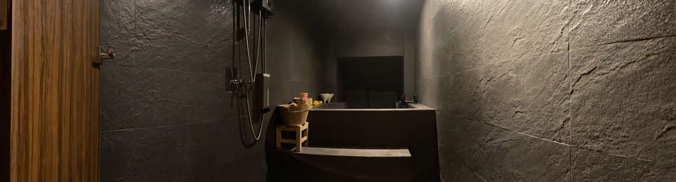 Traditional Suite | Bathroom | Shower, free toiletries, hair dryer, bidet