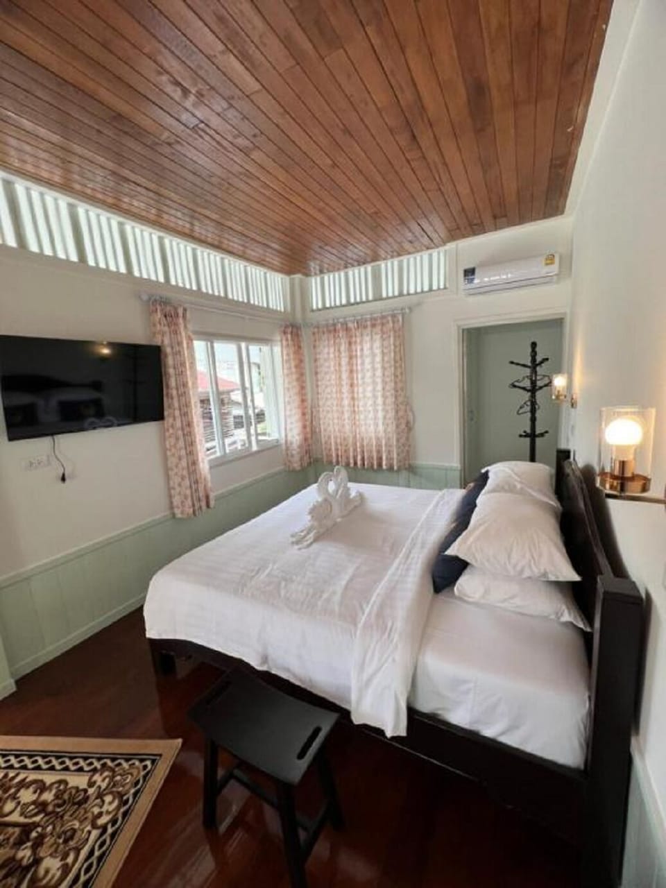 Deluxe Double Room, 1 Double Bed, Balcony | Iron/ironing board, free WiFi