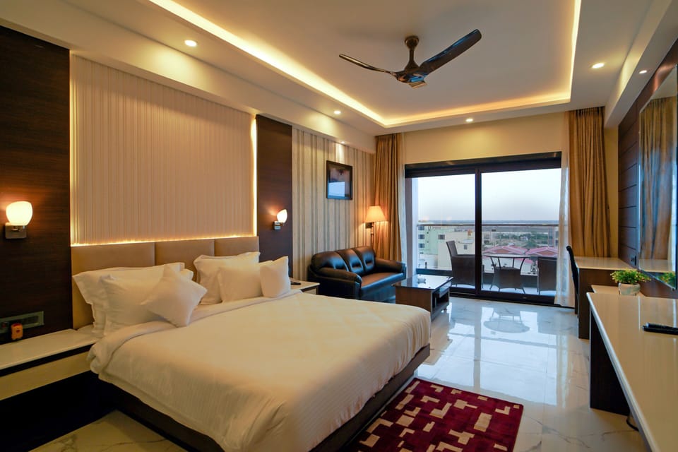 Standard Room | Premium bedding, minibar, desk, laptop workspace