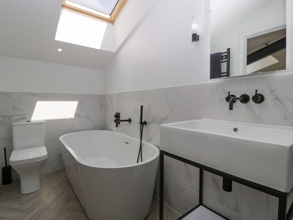 Linden Barn Cottage in West Devon District