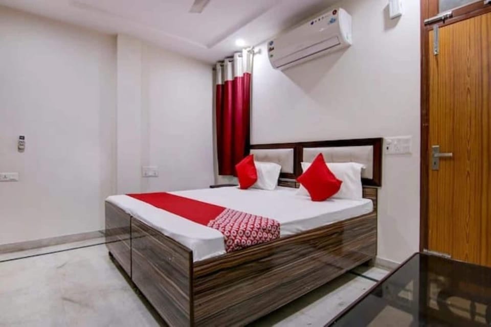 Soundproofing, free WiFi, bed sheets