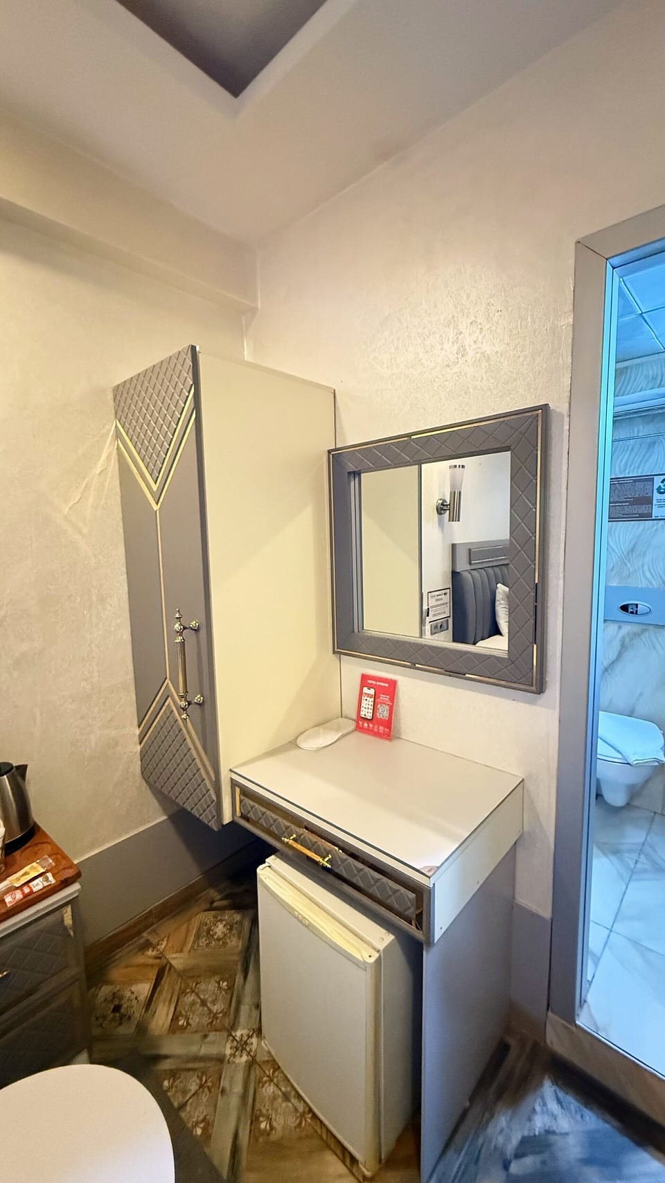 Basic Triple Room | Bathroom | Shower, hair dryer, bathrobes, towels